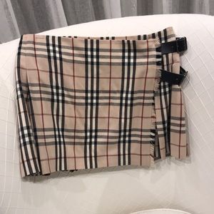 Classic Burberry wool mini skirt